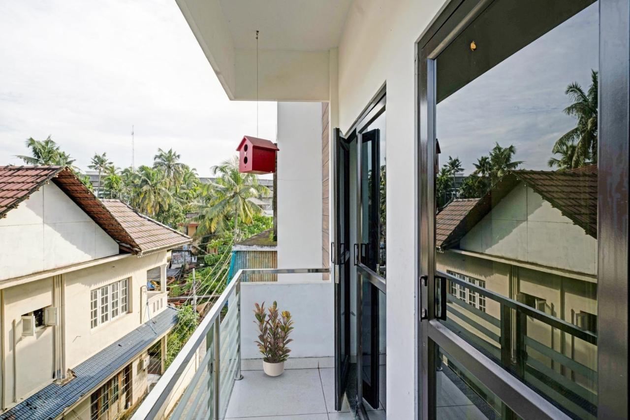 Oyo Thykoodam Sleep Inn Kochi Buitenkant foto